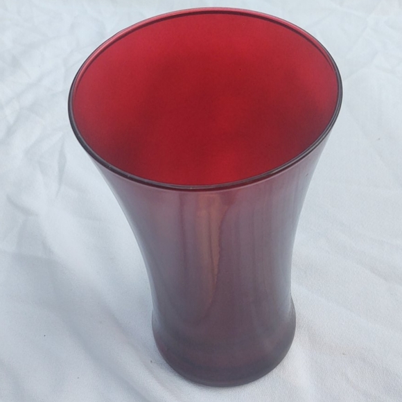 RED VASE ⭐⭐⭐⭐ ⭐ - Picture 1 of 4